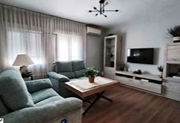 Salón de diseño moderno realizado por Legacy Decoraciones y Reformas en Madrid